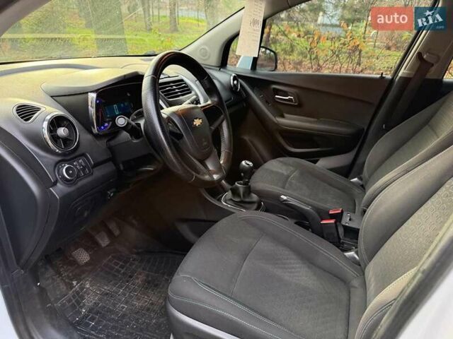 Белый Шевроле Трекер, объемом двигателя 1.8 л и пробегом 199 тыс. км за 8990 $, фото 12 на Automoto.ua