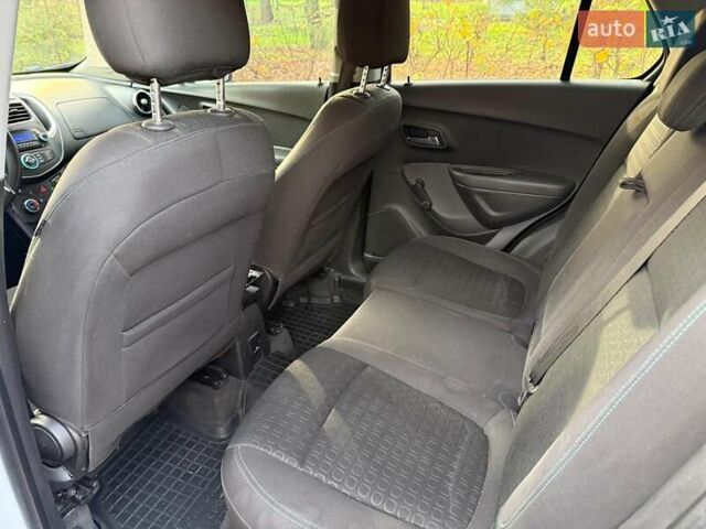 Белый Шевроле Трекер, объемом двигателя 1.8 л и пробегом 199 тыс. км за 8990 $, фото 17 на Automoto.ua