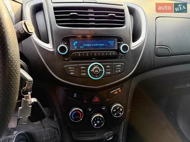 Белый Шевроле Трекер, объемом двигателя 1.8 л и пробегом 199 тыс. км за 8990 $, фото 15 на Automoto.ua