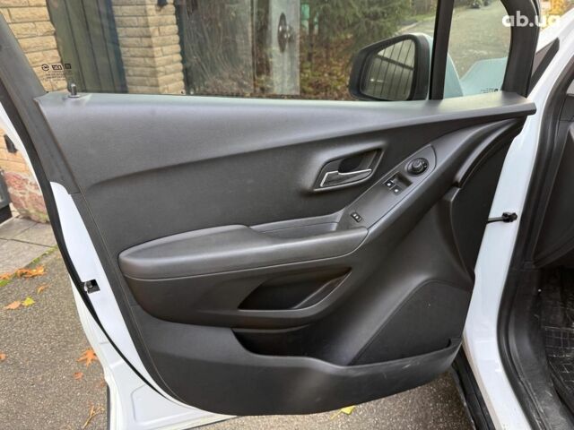 Белый Шевроле Трекер, объемом двигателя 1.8 л и пробегом 199 тыс. км за 8990 $, фото 8 на Automoto.ua