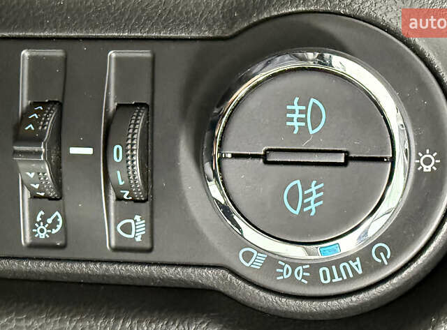 Белый Шевроле Трекер, объемом двигателя 1.8 л и пробегом 51 тыс. км за 12000 $, фото 25 на Automoto.ua