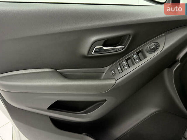 Белый Шевроле Трекер, объемом двигателя 1.8 л и пробегом 51 тыс. км за 12000 $, фото 26 на Automoto.ua