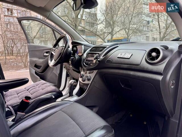 Белый Шевроле Трекер, объемом двигателя 1.8 л и пробегом 150 тыс. км за 9999 $, фото 32 на Automoto.ua