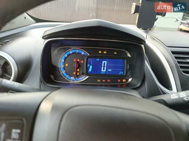 Черный Шевроле Трекер, объемом двигателя 1.36 л и пробегом 136 тыс. км за 11000 $, фото 3 на Automoto.ua