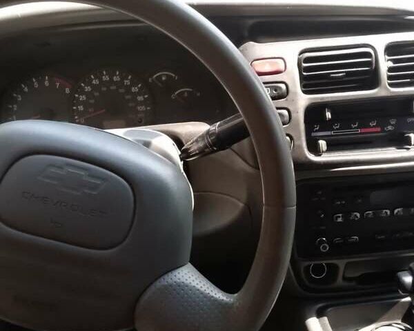 Серый Шевроле Трекер, объемом двигателя 2 л и пробегом 220 тыс. км за 3000 $, фото 15 на Automoto.ua