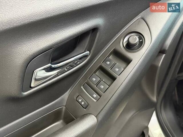 Серый Шевроле Трекер, объемом двигателя 1.36 л и пробегом 120 тыс. км за 12990 $, фото 19 на Automoto.ua