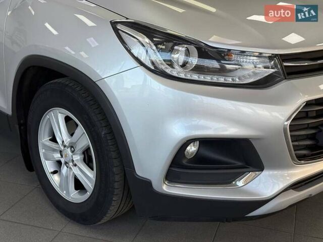 Серый Шевроле Трекер, объемом двигателя 1.36 л и пробегом 120 тыс. км за 12990 $, фото 2 на Automoto.ua