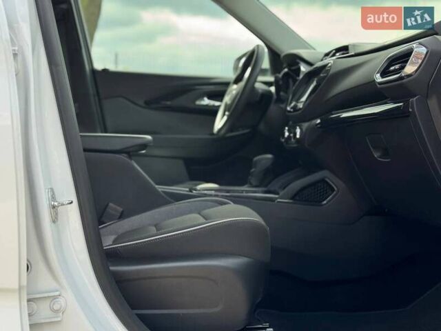 Білий Шевроле Трейлблейзер, об'ємом двигуна 1.34 л та пробігом 80 тис. км за 18900 $, фото 19 на Automoto.ua