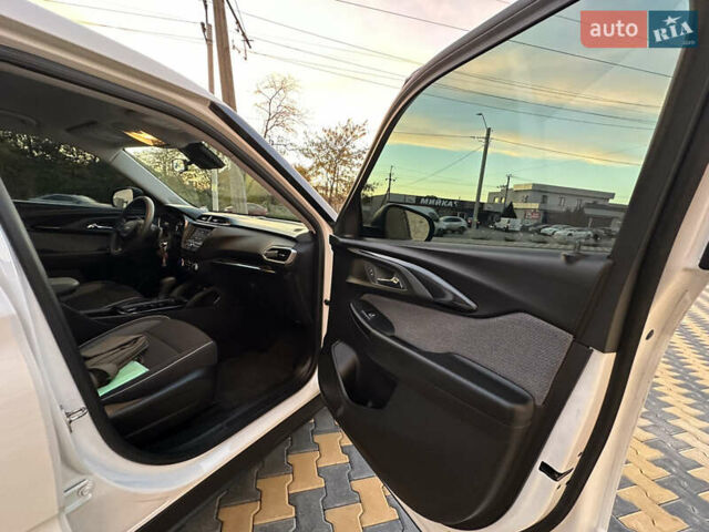 Білий Шевроле Трейлблейзер, об'ємом двигуна 1.2 л та пробігом 20 тис. км за 18000 $, фото 33 на Automoto.ua