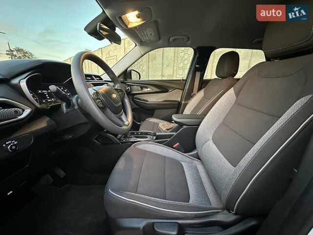 Білий Шевроле Трейлблейзер, об'ємом двигуна 1.2 л та пробігом 20 тис. км за 18000 $, фото 23 на Automoto.ua