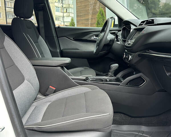 Белый Шевроле Трейлблейзер, объемом двигателя 1.3 л и пробегом 22 тыс. км за 19500 $, фото 11 на Automoto.ua