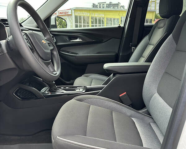 Белый Шевроле Трейлблейзер, объемом двигателя 1.3 л и пробегом 22 тыс. км за 19500 $, фото 10 на Automoto.ua