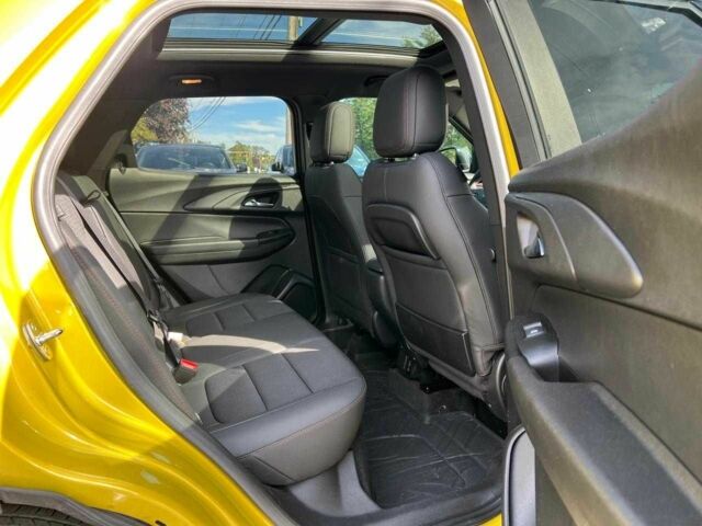 Желтый Шевроле Трейлблейзер, объемом двигателя 1.3 л и пробегом 15 тыс. км за 7000 $, фото 5 на Automoto.ua