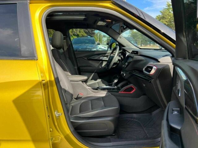 Желтый Шевроле Трейлблейзер, объемом двигателя 1.3 л и пробегом 15 тыс. км за 7000 $, фото 4 на Automoto.ua