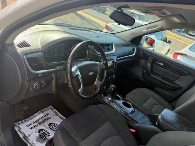 Білий Шевроле Траверс, об'ємом двигуна 3.6 л та пробігом 65 тис. км за 1500 $, фото 3 на Automoto.ua