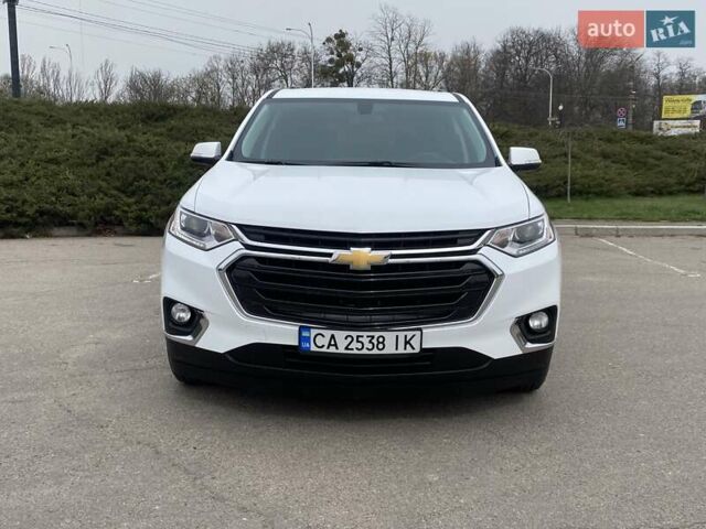 Белый Шевроле Траверс, объемом двигателя 3.56 л и пробегом 87 тыс. км за 20951 $, фото 1 на Automoto.ua