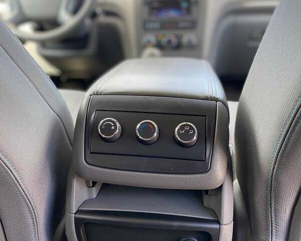 Серый Шевроле Траверс, объемом двигателя 3.56 л и пробегом 114 тыс. км за 12990 $, фото 48 на Automoto.ua