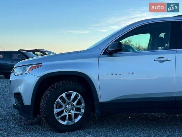Сірий Шевроле Траверс, об'ємом двигуна 3.6 л та пробігом 177 тис. км за 17490 $, фото 2 на Automoto.ua