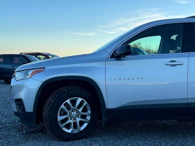 Сірий Шевроле Траверс, об'ємом двигуна 3.6 л та пробігом 177 тис. км за 17490 $, фото 2 на Automoto.ua