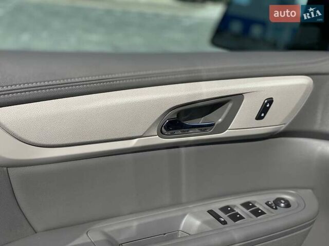 Серый Шевроле Траверс, объемом двигателя 3.56 л и пробегом 114 тыс. км за 12990 $, фото 20 на Automoto.ua