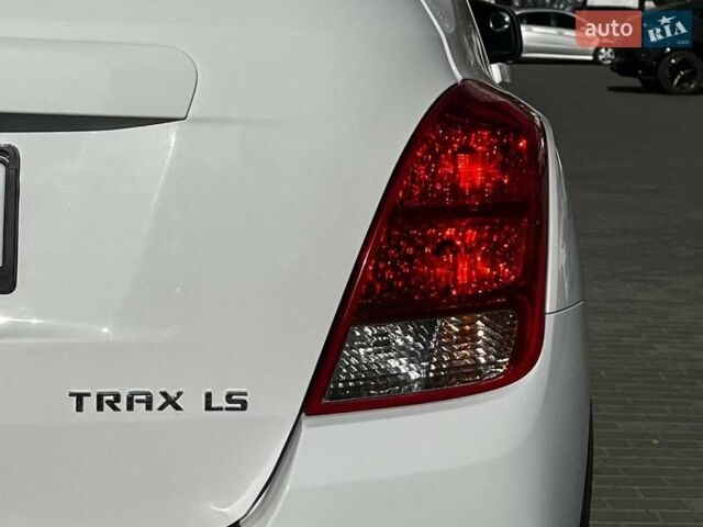 Білий Шевроле Trax, об'ємом двигуна 1.38 л та пробігом 135 тис. км за 10500 $, фото 7 на Automoto.ua
