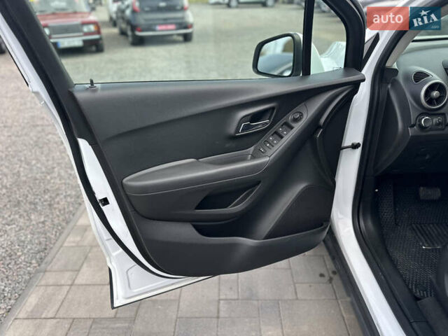 Шевроле Trax 2016 в Ровно на Automoto.ua Белый Шевроле Trax, объемом двигателя 1.4 л и пробегом 160 тыс. км за 9850 $, фото 10 на Automoto.ua