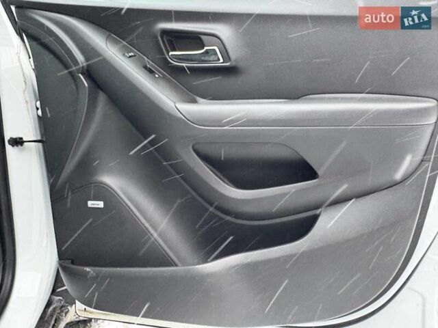 Белый Шевроле Trax, объемом двигателя 1.4 л и пробегом 94 тыс. км за 9690 $, фото 25 на Automoto.ua