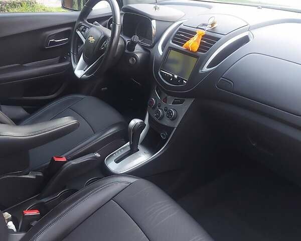 Белый Шевроле Trax, объемом двигателя 1.4 л и пробегом 93 тыс. км за 10300 $, фото 3 на Automoto.ua