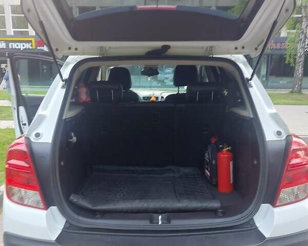 Белый Шевроле Trax, объемом двигателя 1.4 л и пробегом 93 тыс. км за 10300 $, фото 4 на Automoto.ua