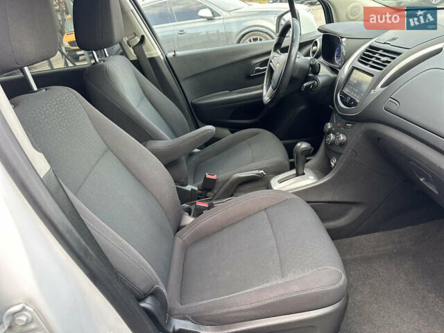 Шевроле Trax 2016 в Ровно на Automoto.ua Белый Шевроле Trax, объемом двигателя 1.4 л и пробегом 160 тыс. км за 9850 $, фото 16 на Automoto.ua