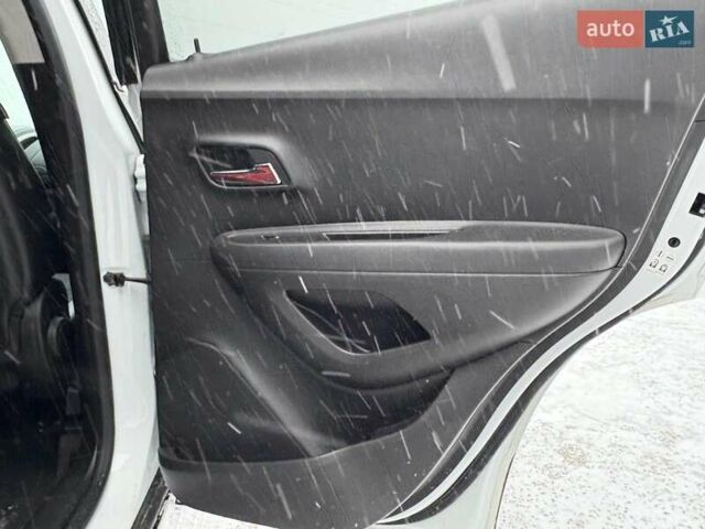 Белый Шевроле Trax, объемом двигателя 1.4 л и пробегом 94 тыс. км за 9690 $, фото 34 на Automoto.ua