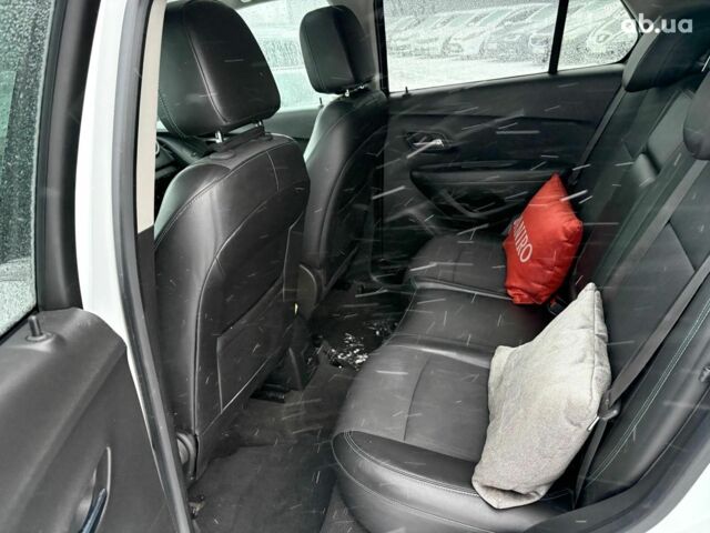 Белый Шевроле Trax, объемом двигателя 1.4 л и пробегом 94 тыс. км за 9690 $, фото 36 на Automoto.ua