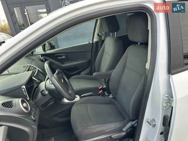 Шевроле Trax 2016 в Ровно на Automoto.ua Белый Шевроле Trax, объемом двигателя 1.4 л и пробегом 160 тыс. км за 9850 $, фото 12 на Automoto.ua