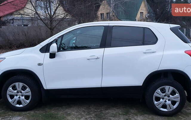 Білий Шевроле Trax, об'ємом двигуна 1.36 л та пробігом 62 тис. км за 12600 $, фото 2 на Automoto.ua