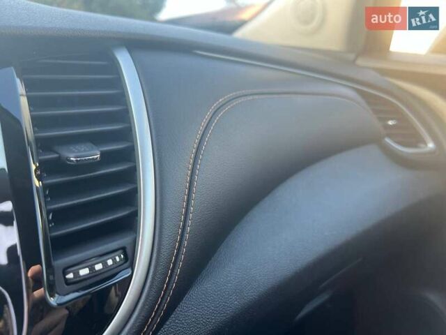 Білий Шевроле Trax, об'ємом двигуна 1.4 л та пробігом 133 тис. км за 12800 $, фото 14 на Automoto.ua