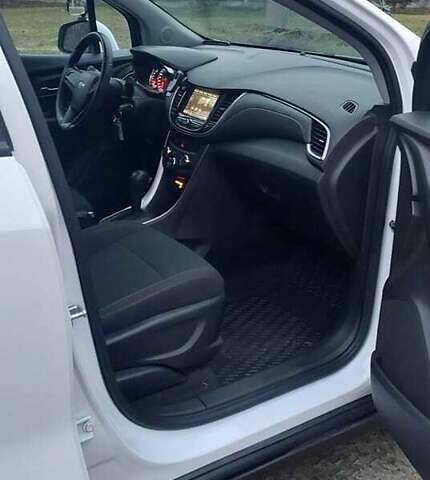 Білий Шевроле Trax, об'ємом двигуна 1.36 л та пробігом 62 тис. км за 12600 $, фото 23 на Automoto.ua