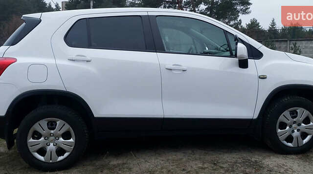 Білий Шевроле Trax, об'ємом двигуна 1.36 л та пробігом 62 тис. км за 12600 $, фото 5 на Automoto.ua