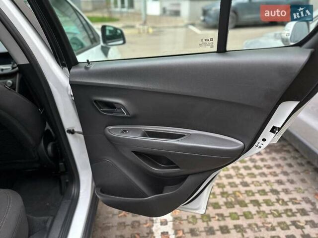 Белый Шевроле Trax, объемом двигателя 1.4 л и пробегом 116 тыс. км за 11500 $, фото 16 на Automoto.ua