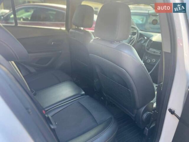 Білий Шевроле Trax, об'ємом двигуна 1.4 л та пробігом 133 тис. км за 12800 $, фото 15 на Automoto.ua