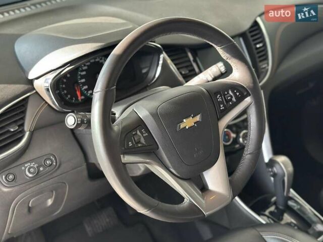 Белый Шевроле Trax, объемом двигателя 1.6 л и пробегом 104 тыс. км за 12990 $, фото 17 на Automoto.ua