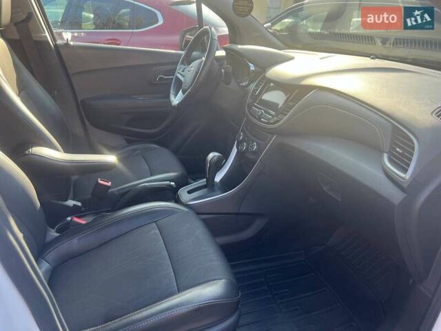 Білий Шевроле Trax, об'ємом двигуна 1.4 л та пробігом 133 тис. км за 12800 $, фото 11 на Automoto.ua