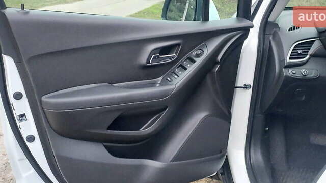 Білий Шевроле Trax, об'ємом двигуна 1.36 л та пробігом 62 тис. км за 12600 $, фото 27 на Automoto.ua