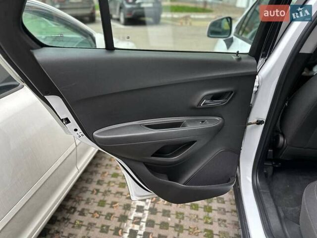 Белый Шевроле Trax, объемом двигателя 1.4 л и пробегом 116 тыс. км за 11500 $, фото 15 на Automoto.ua