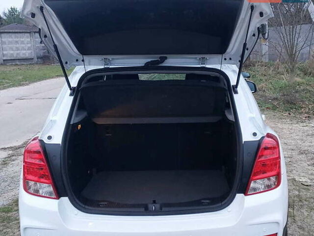 Білий Шевроле Trax, об'ємом двигуна 1.36 л та пробігом 62 тис. км за 12600 $, фото 7 на Automoto.ua