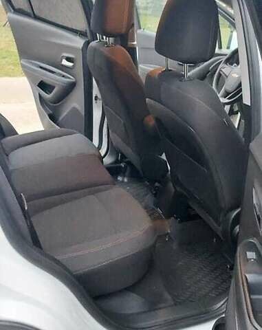 Білий Шевроле Trax, об'ємом двигуна 1.36 л та пробігом 62 тис. км за 12600 $, фото 26 на Automoto.ua