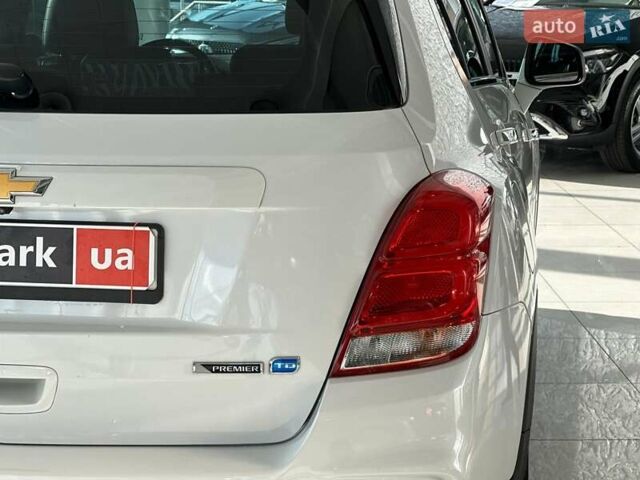 Белый Шевроле Trax, объемом двигателя 1.6 л и пробегом 104 тыс. км за 12990 $, фото 6 на Automoto.ua