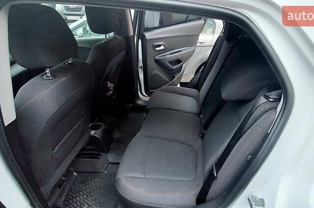 Білий Шевроле Trax, об'ємом двигуна 1.36 л та пробігом 62 тис. км за 12600 $, фото 20 на Automoto.ua