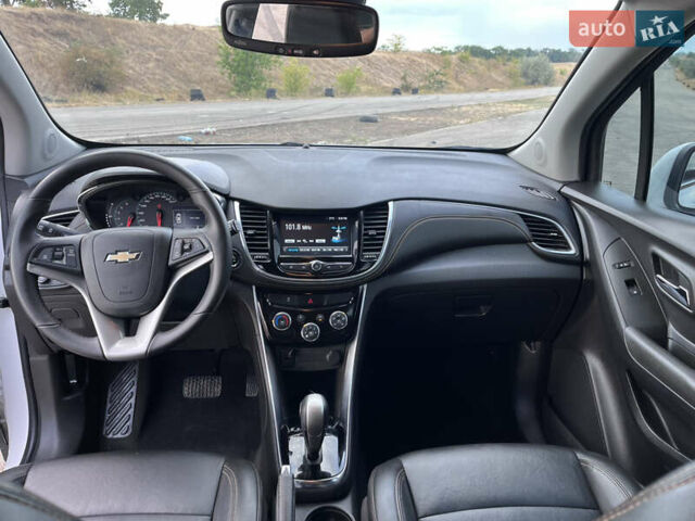 Белый Шевроле Trax, объемом двигателя 1.6 л и пробегом 102 тыс. км за 14500 $, фото 21 на Automoto.ua