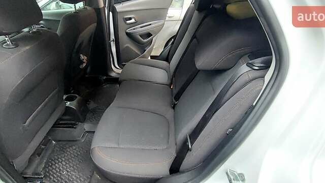 Білий Шевроле Trax, об'ємом двигуна 1.36 л та пробігом 62 тис. км за 12600 $, фото 19 на Automoto.ua