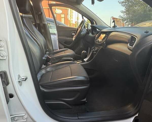 Білий Шевроле Trax, об'ємом двигуна 1.4 л та пробігом 87 тис. км за 13100 $, фото 5 на Automoto.ua